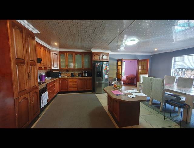 5 BEDROOM FREEHOLD FOR SALE IN LINMEYER